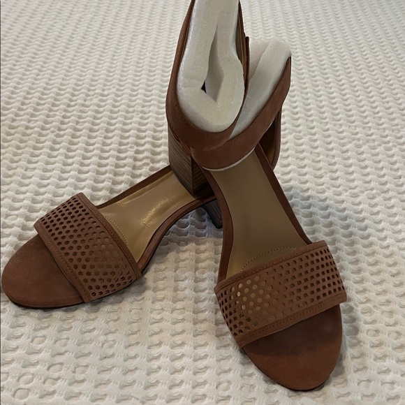 NWOT - Naturalizer Faith Sandal - Saddle Tan Nubuck - Picture 8 of 9